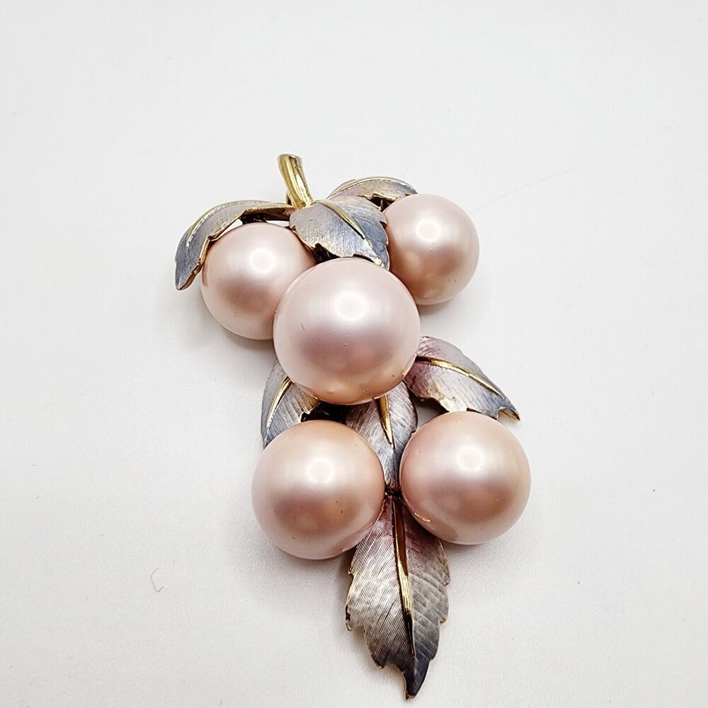 Vtg Rare LISA JEWELS Large Pink Faux Pearl Nouveau Grapes Articulated Brooch